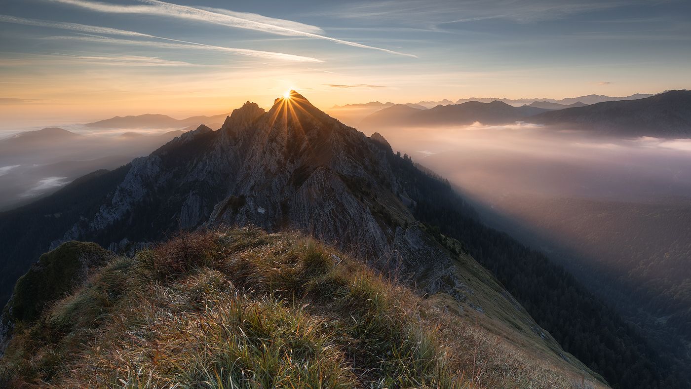 Foto mit einem Sonnenaufgang über der Klammspitze