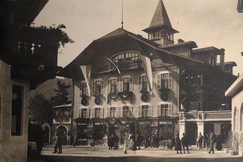 Das Verlegerhaus auf einem schwarz-weiß Foto von 1925.