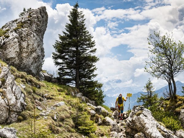 Wanderer auf dem Weg zum Teufelstättkopf