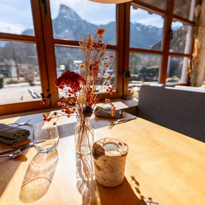 Gastraum Altes Sägewerk mit Blick auf Kofel 