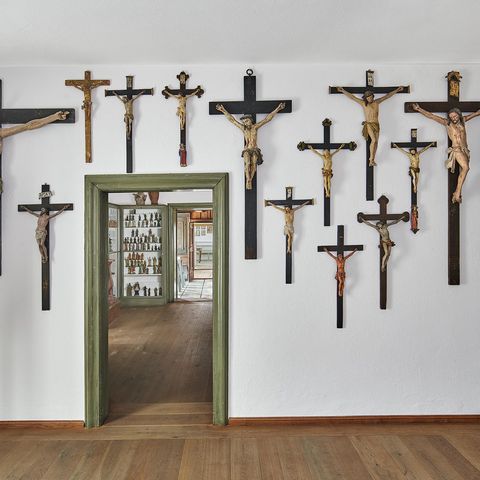 Kruzifixe im Oberammergau Museum