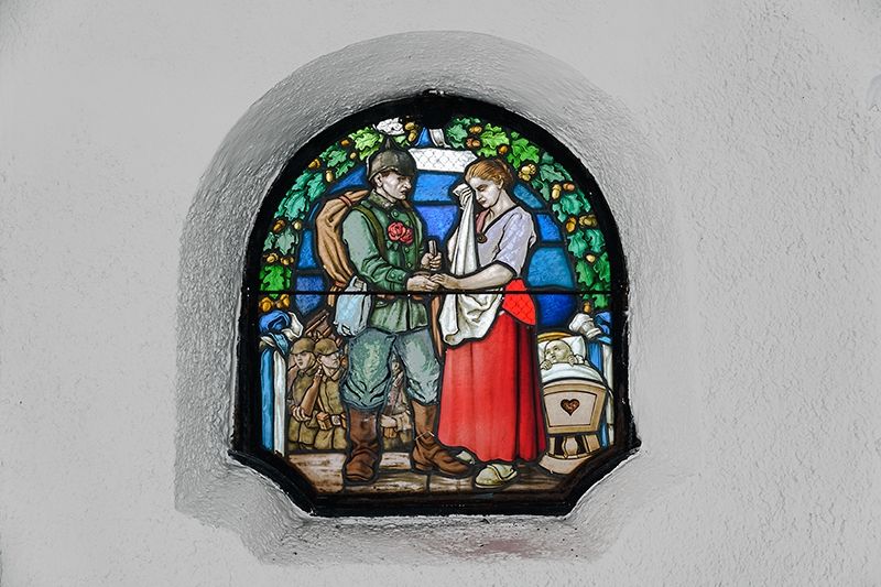Buntes Fensterglas von der Kappele in Bad Bayersoien 